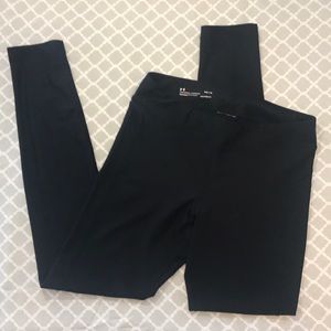 UNDER ARMOUR “HEATGEAR” black leggings